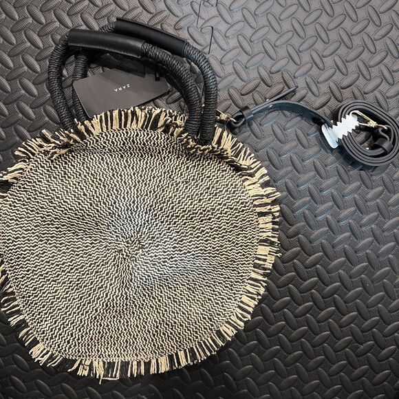 ZARA Handbag ROUND PAPER STRAW Fringe Edges Black Tan CROSSBODY Double Handle - Picture 1 of 7